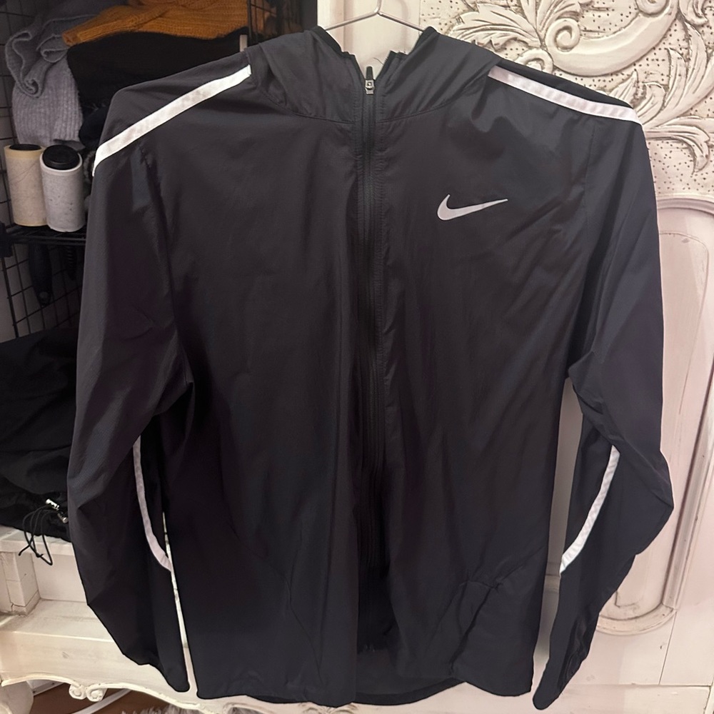 Nike betterworld thin windbreaker